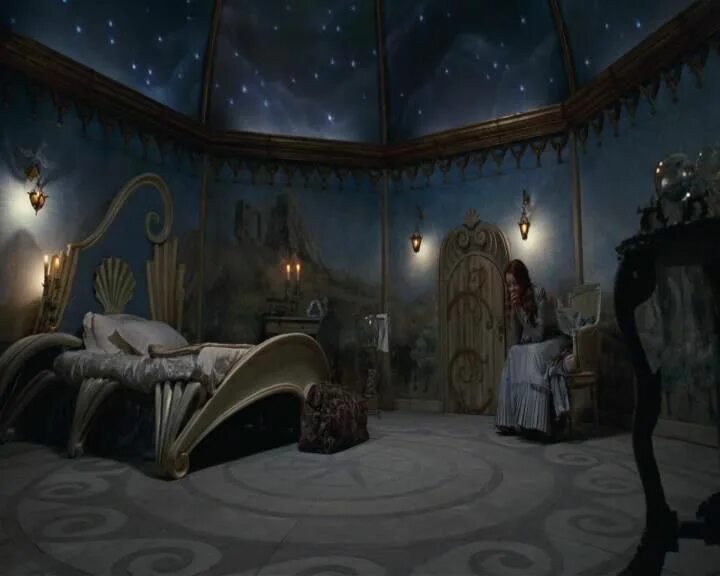 Тайна спальня принцессы. Тайна Мунакра комната. Тайна Мунакра замок. Тайна Мунакра комната Марии. Комната из тайна Мунакра.