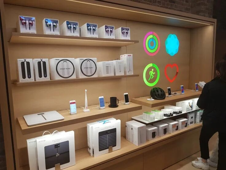 Магазин техники apple store. Apple stor витрины. Магазин Apple. Магазин Apple Store. Витрина магазина Apple.