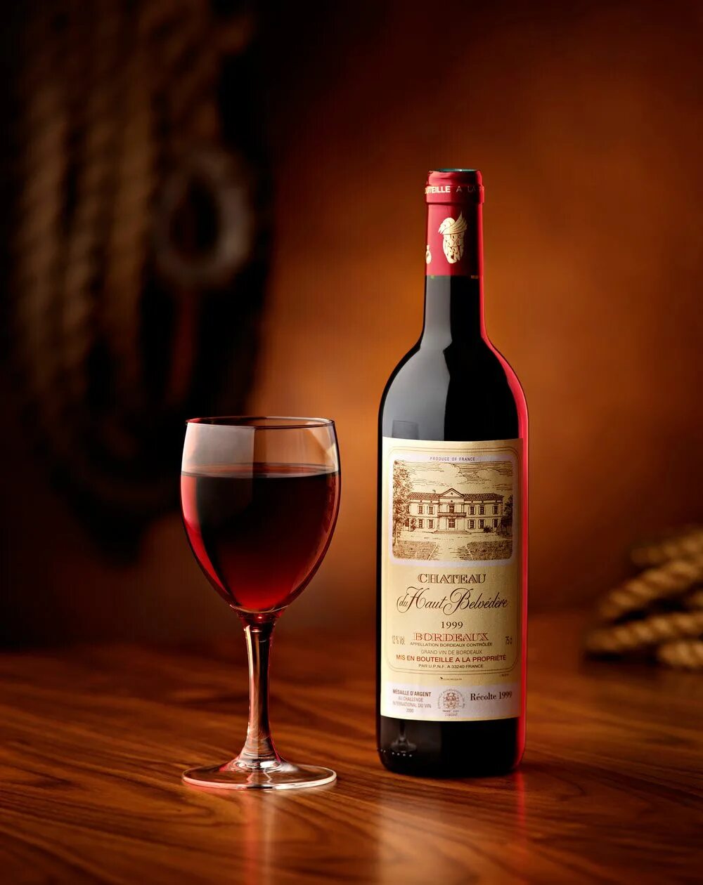 бутылка с вином. красное вино бутылка. бутылка вина. бутылка с вином. красное вино.