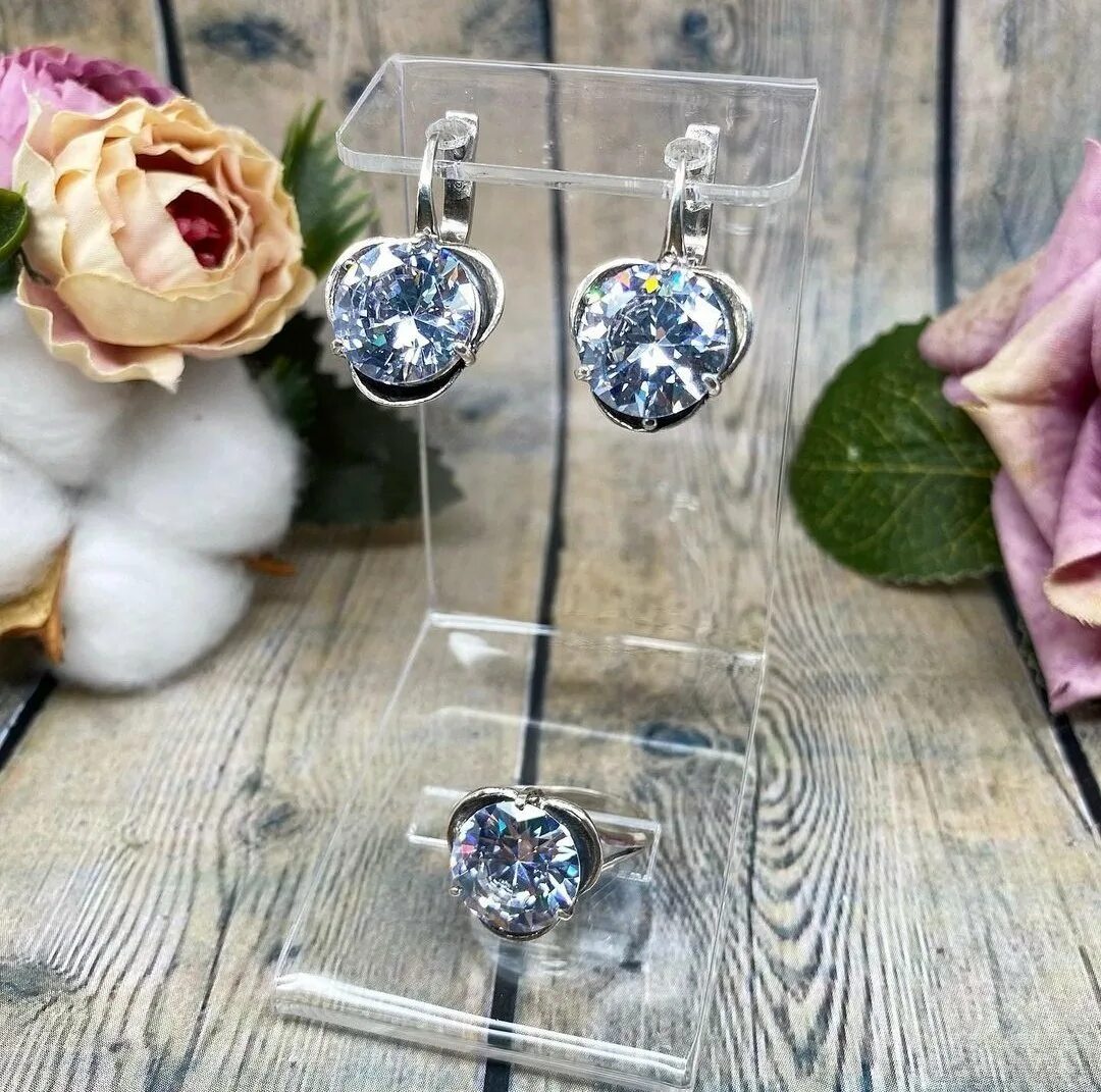 Серьги хрусталь капля. Серьги капли горный хрусталь корунд 875. серьги с хрусталем. серьги капельки с горным хрусталем. горный хрусталь камень серьги.