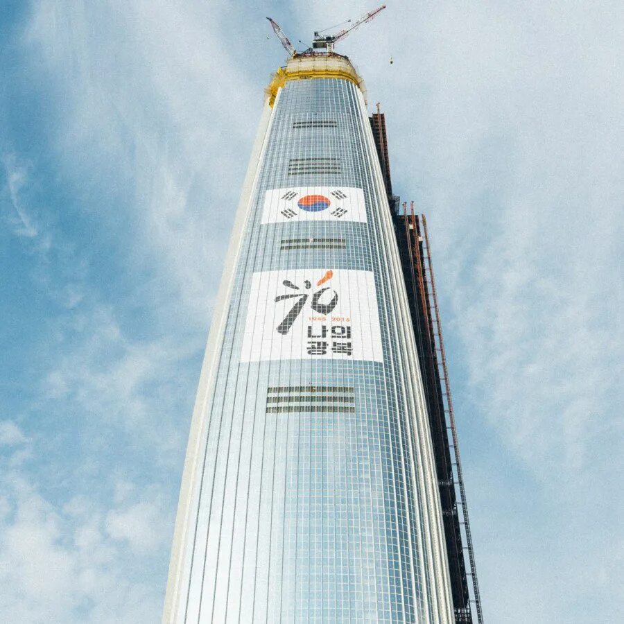 123 этаж. Небоскреб в сеуле lotte world. Башня lotte world tower. 123 этаж. Южная корея лотте ворлд тауэр.