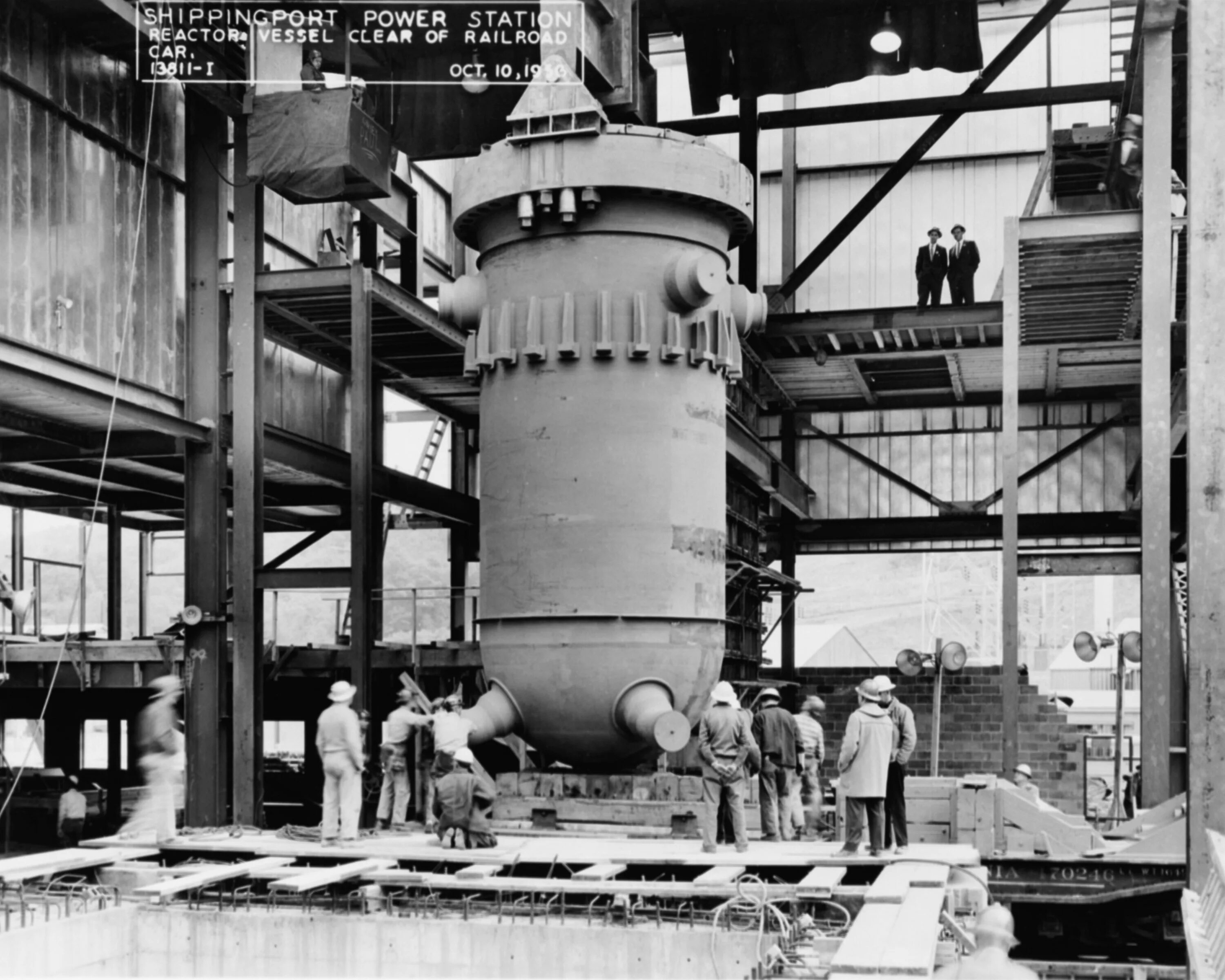 Самый первый реактор в мире. Атомная электростанция "Шиппингпорт" в США. АЭС Шиппингпорт в США 1957. Первый атомный реактор в США. Первый ядерный реактор Энрико ферми.