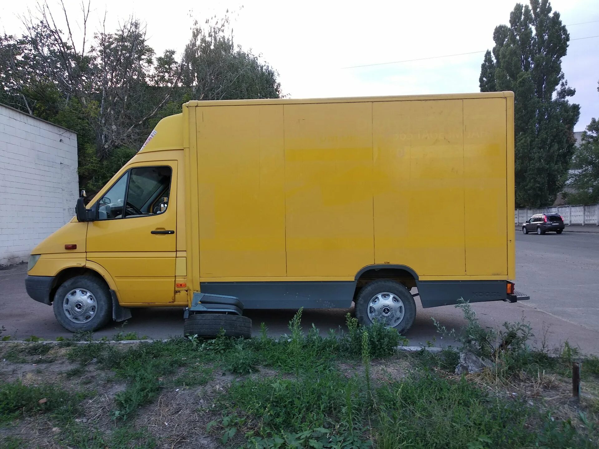 Купить мерседес почтовик. Mercedes-Benz 308d Sprinter. Mercedes-Benz Sprinter будка. Мерседес Спринтер почтовик. Мерседес Спринтер будка.