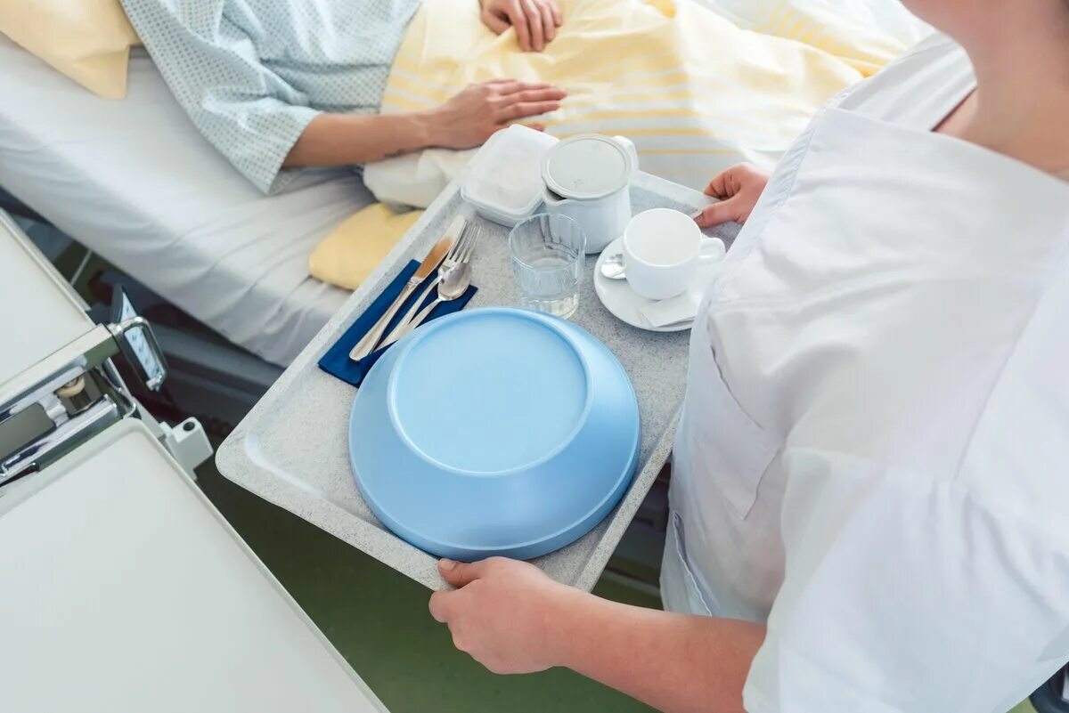 Посуда для больных. Тарелка для лежачих больных. Посуда для кормления лежачих больных. Посуда для пациентов в больнице. Сколько еды лежачему больному