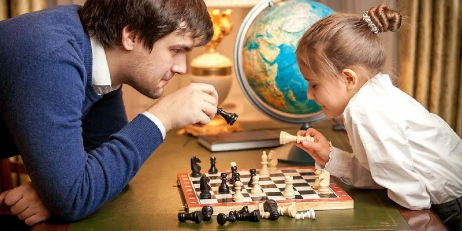 Шахматы для детей. Игра в шахматы дети. Интеллектуальные игры для детей. Шахматы занятия для детей. Научи папу играть