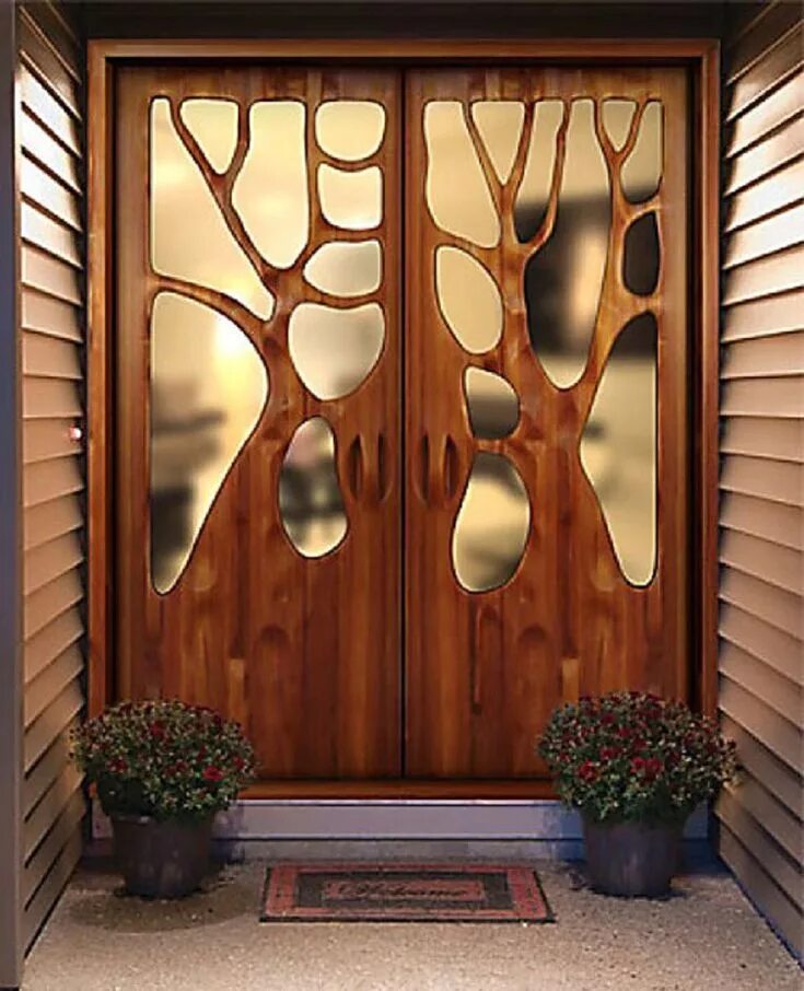 Как красиво оформить дверь. Необычные деревянные двери. Необычные двери межкомнатные. Красивые деревянные двери. Декорация деревянной двери.