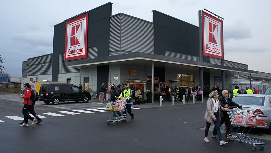 Магазин фулл. Магазин в Бельцах Kaufland. Kaufland Германия гипермаркет. Кауфланд Нюрнберг. Белосток кауфланд автовокзал.