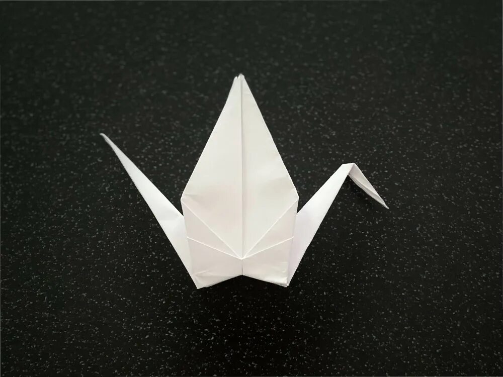 Оригами журавлик а4. Журавль оригами. Журавлик из бумаги своими руками. Белые Журавлики из бумаги. Журавлик из бумаги своими руками для детей.