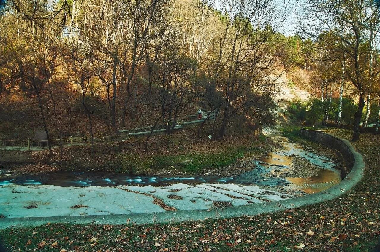 Кисловодск парк ноябрь. Лермонтовская набережная в Кисловодске. Кисловодск осень 2022. Осенний Кисловодск 2022. Погода в кисловодске завтра по часам