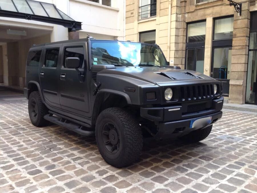 Купить бронированный песня. Black Tuning Hummer h2. Хаммер h2 джип. Hummer h2 Mansory. Хаммер н2 бронированный.