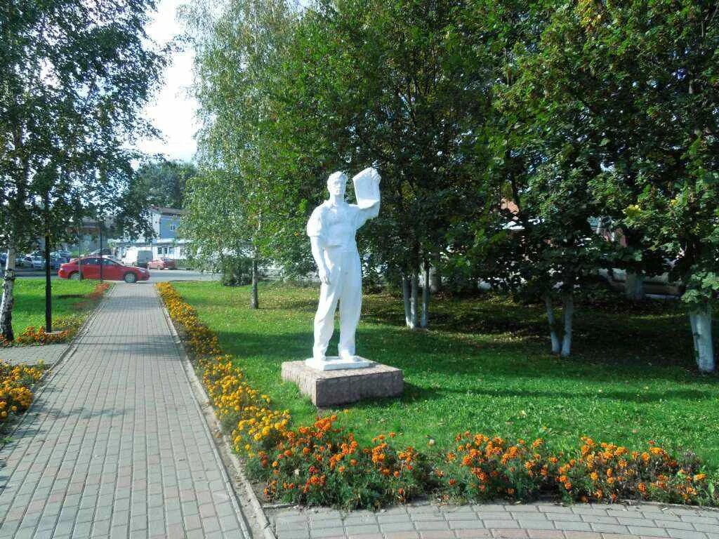 Площадь яхромы. Город дмитров московская область парк яхрома. памятник в поселке яхрома. яхрома городской парк. яхрома площадь.