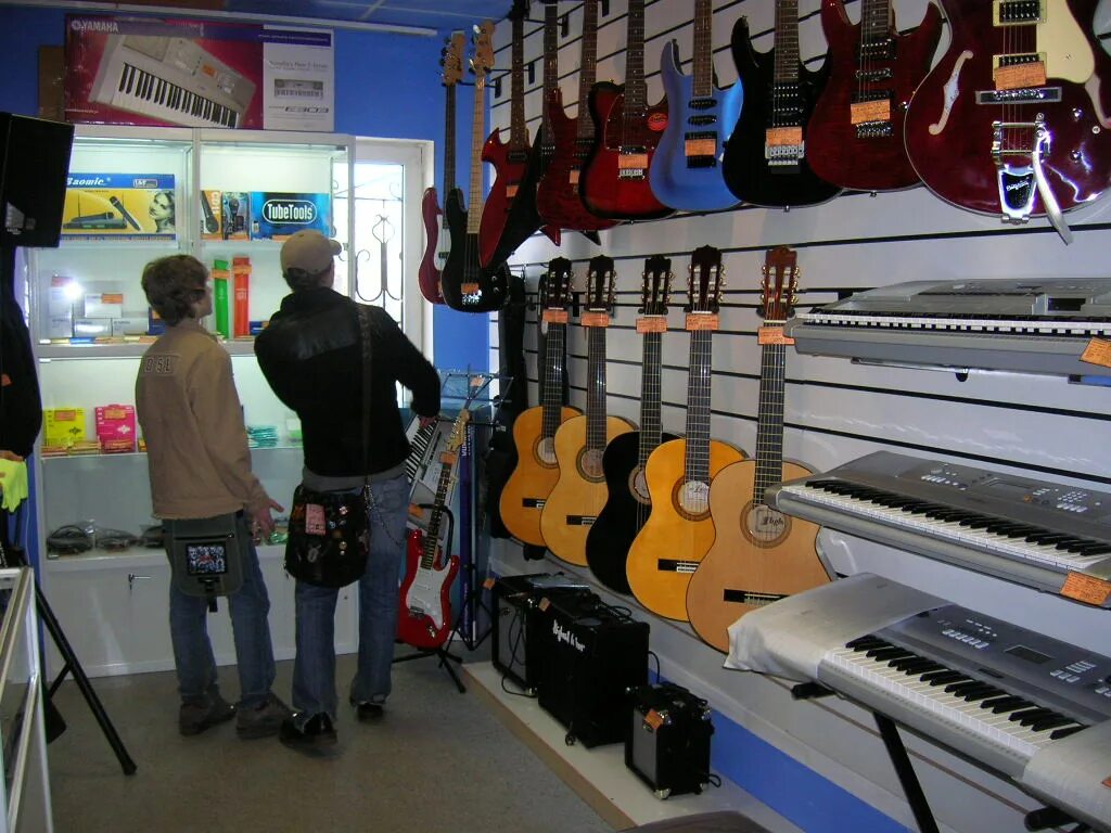музторг тула. магазин музыкального оборудования. музыкальные инструменты музыкальный магазин. музыка в магазине. гитарный магазин.