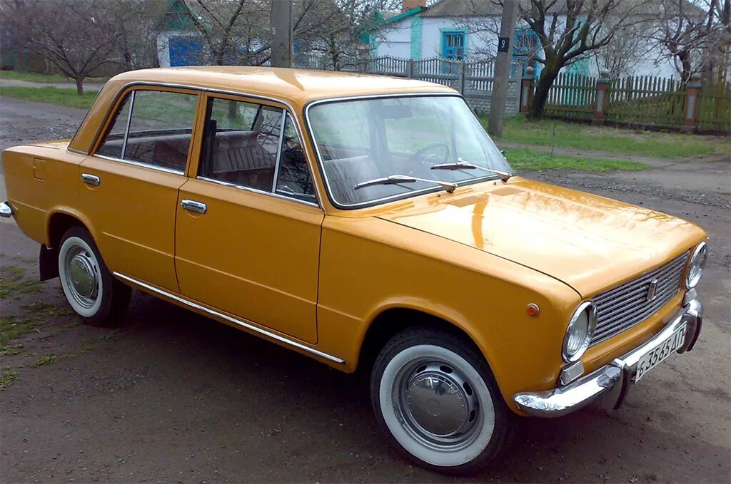 Фиат 124 и ваз 2101. Ваз 21 011 белая. Ваз 2101 и ваз 21011. Vaz 21 011. Ваз 00 1.