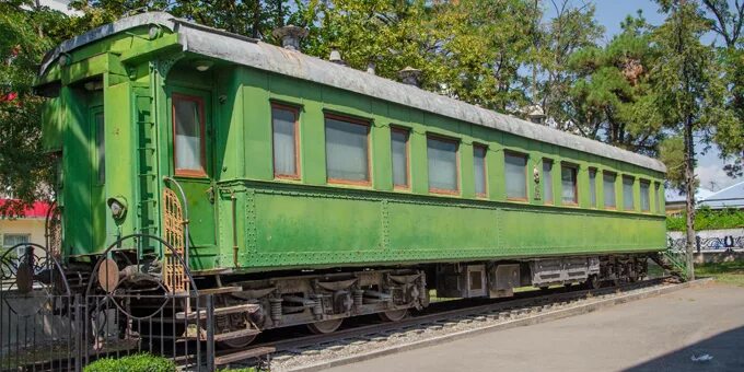 Что значит литерный поезд. Поезд путина снаружи. Императорский поезд японии. Литерный вагон ржд. Литерный поезд патриарха кирилла.