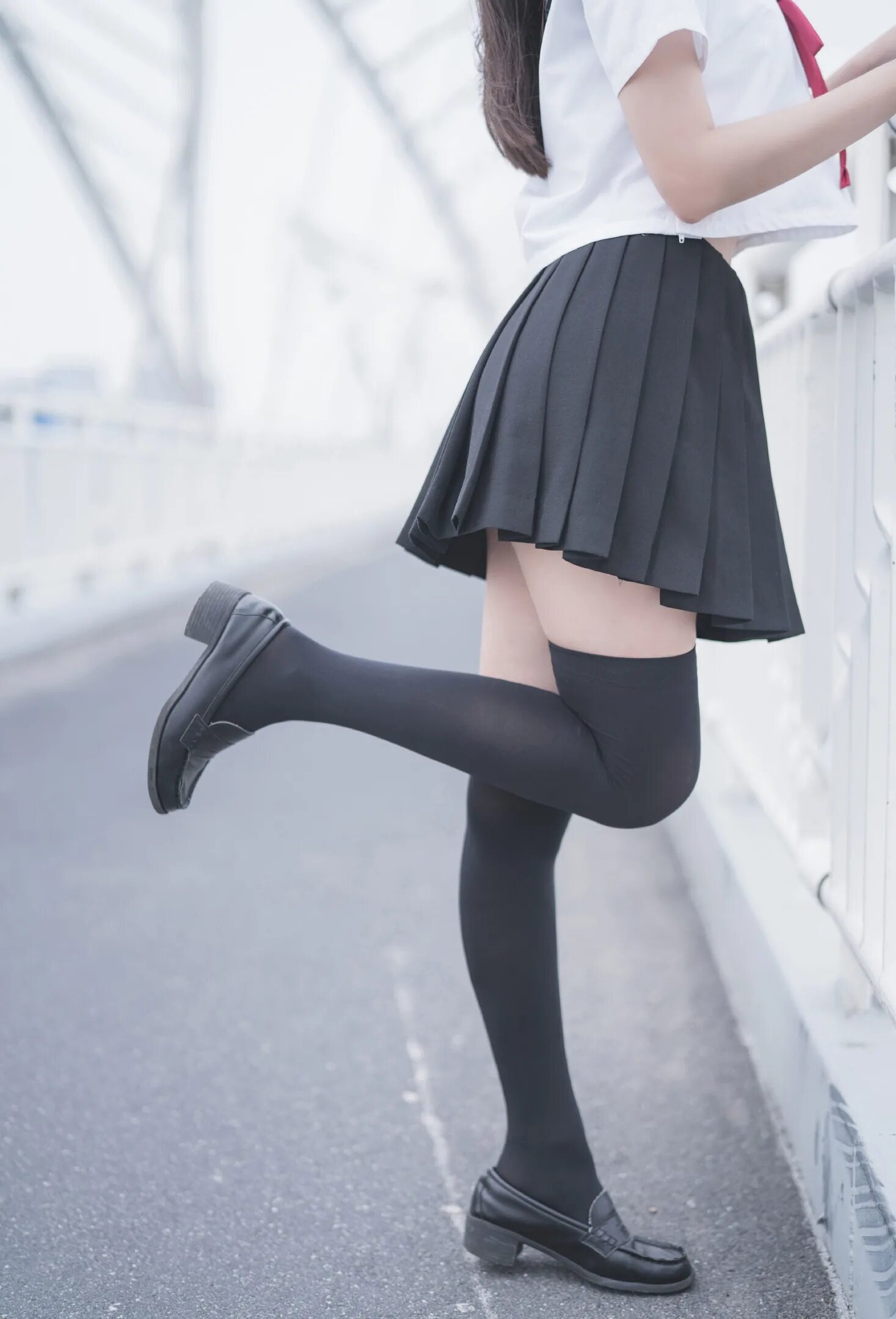 Черные чулки черная юбка мини. Корея Zettai Ryouiki. Zettai Ryouiki Япония.