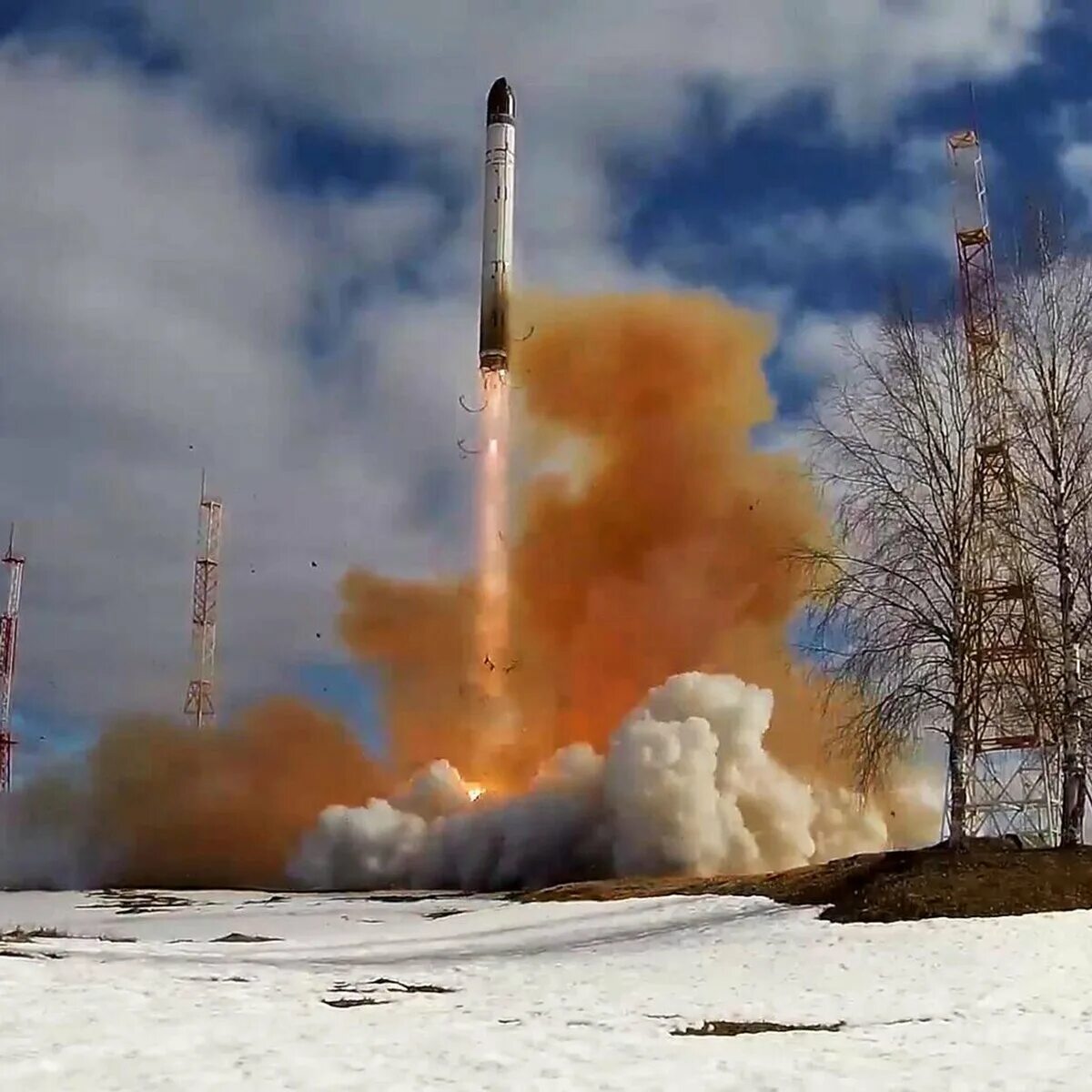 Российская ракета на территории. Космодром плесецк союз. Б. Космодром восточный. Ракетоноситель союз 2.
