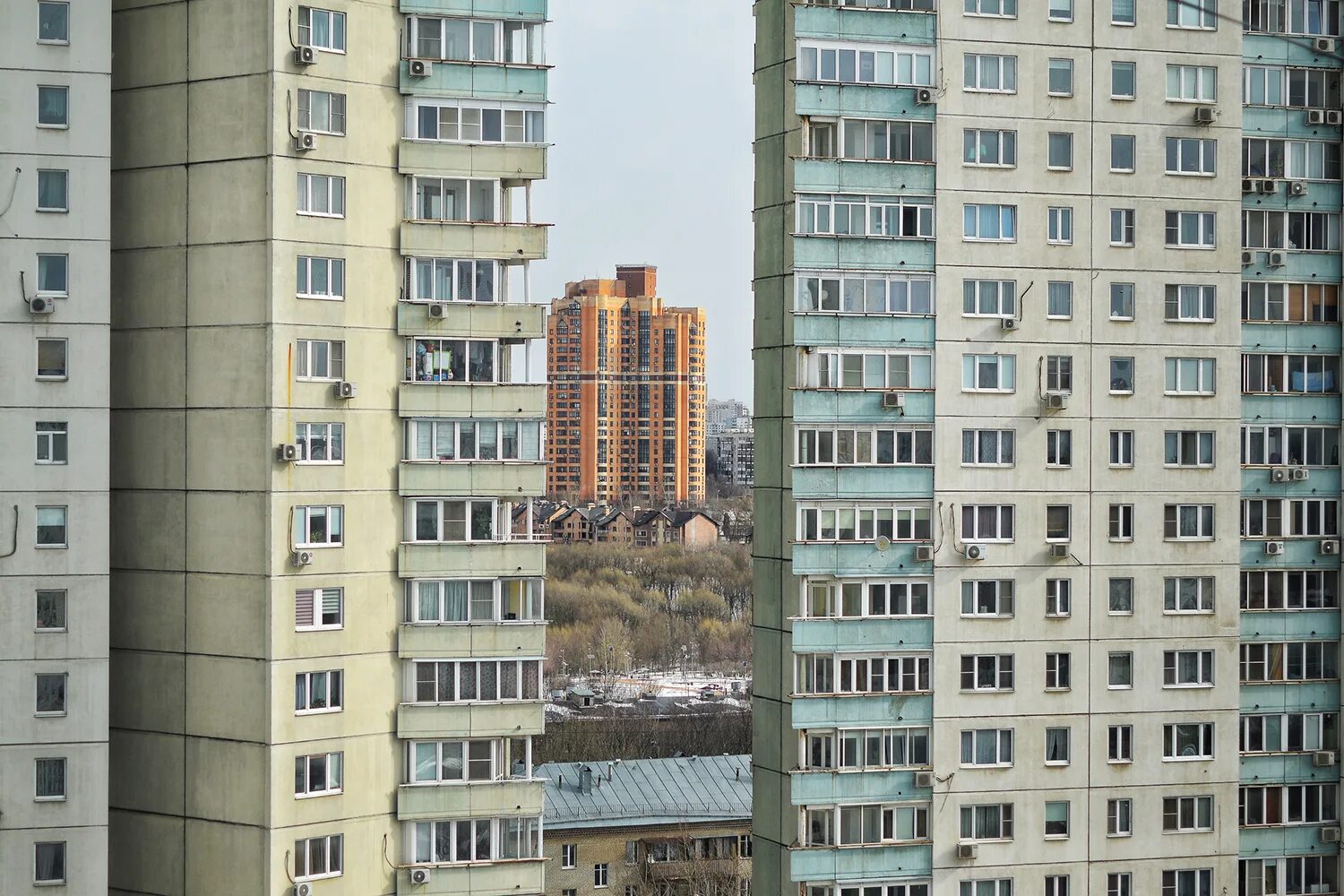 Панельные видео. Панельный дом. Панельное домостроени. Панельные дома в России. Современное панельное жилье.