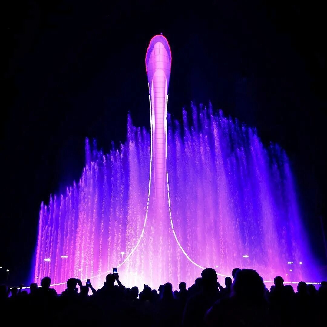 Время поющих фонтанов. Фонтан Сочи Олимпийский парк. Сириус Сочи Поющие фонтаны. Сочи парк Поющие фонтаны. Сочи шоу фонтанов в Олимпийском парке.