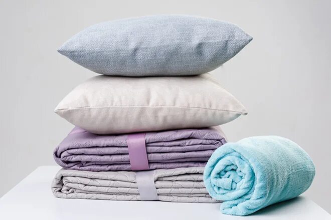 Подушка полотенце. Домашний текстиль. Подушки и полотенца. Полотенца подушки пледы. Домашний текстиль баннер.