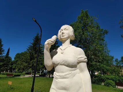 Статуя завидно гербы брала