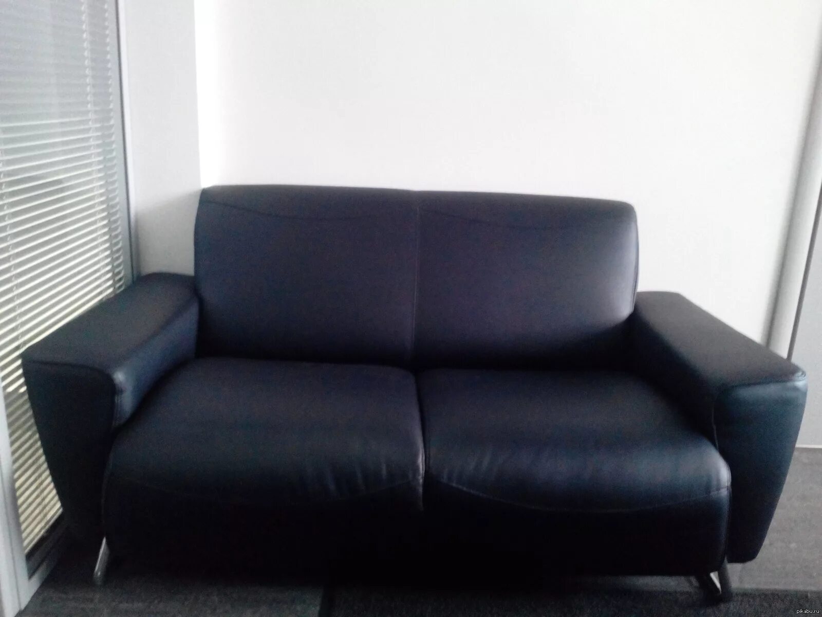 Casting sofa