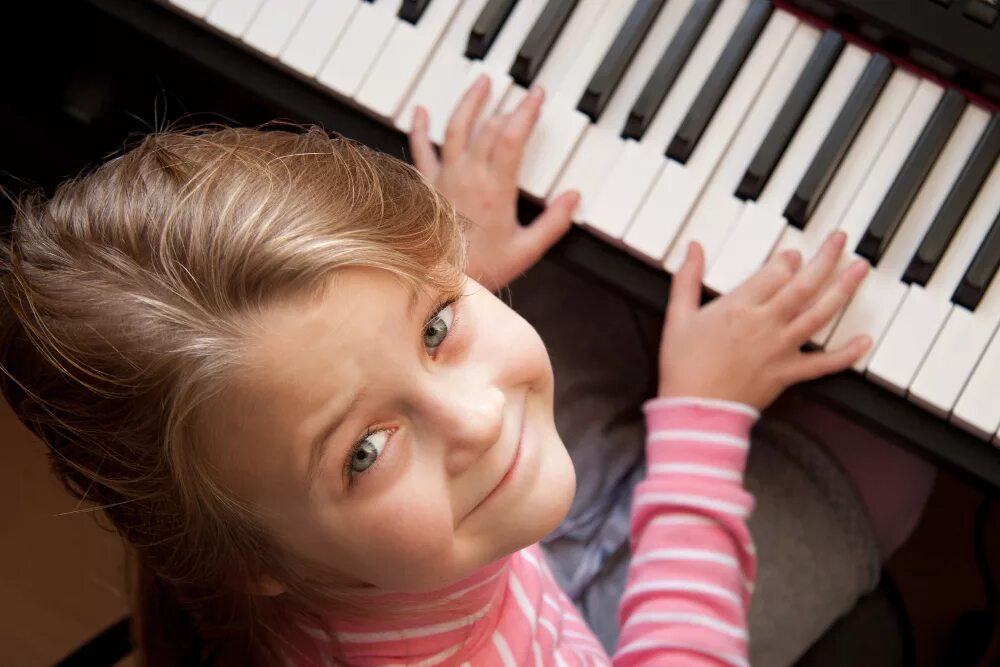 Дети музыканты. Музыкальное занятие. Пианино для детей. Дети в музыкальной школе.