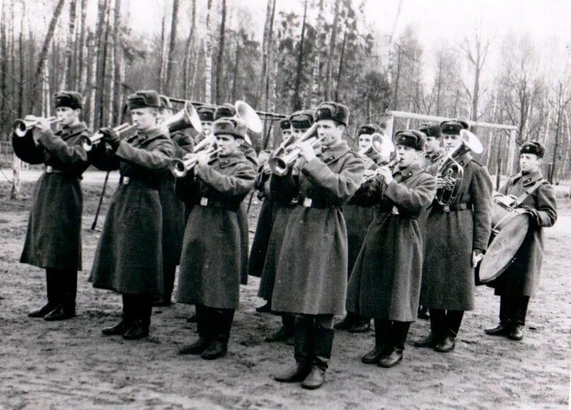 Прощание славянки военный оркестр. Военный оркестр в годы войны. Военные оркестры на фронте. Полковой оркестр. Военный оркестр марш.