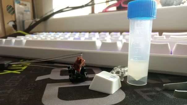 Смазка для свитчей механической. Krytox 205g0 + permatex. Смазка шестерён sw-92sa. Смазка для свитчей механической. Белая смазка для пластиковых шестерен.