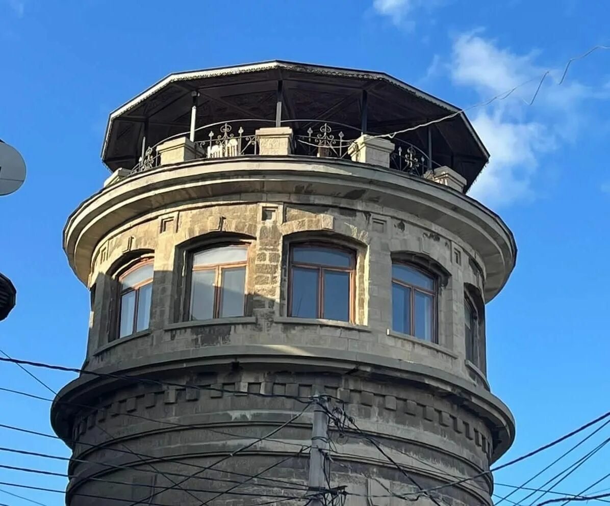 Ул эмирова махачкала. Башня 1910 махачкала. башня эмирова 10. башня в махачкале. метеорологическая башня махачкала.