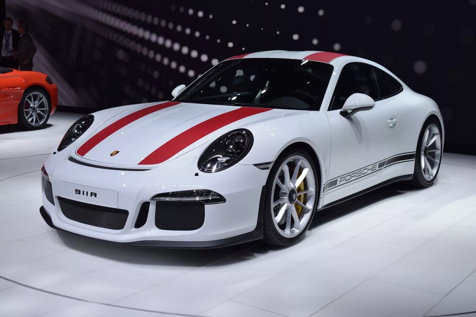 Порше страна. Порше 911 r. 2017 Porsche 911 r. Порше CTS. Порше 911 спорт 2016.