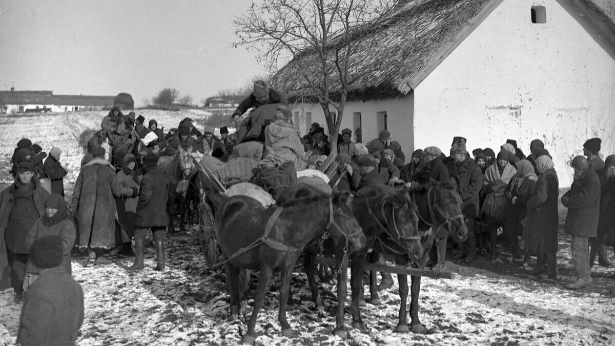 Раскулачивание крестьян 1918. Раскулачивание 1932год Алтай. Раскулачивание в 30 годы раскулачивание крестьян. Раскулаченные крестьяне Курская область. Почему кулаков называли кулаками