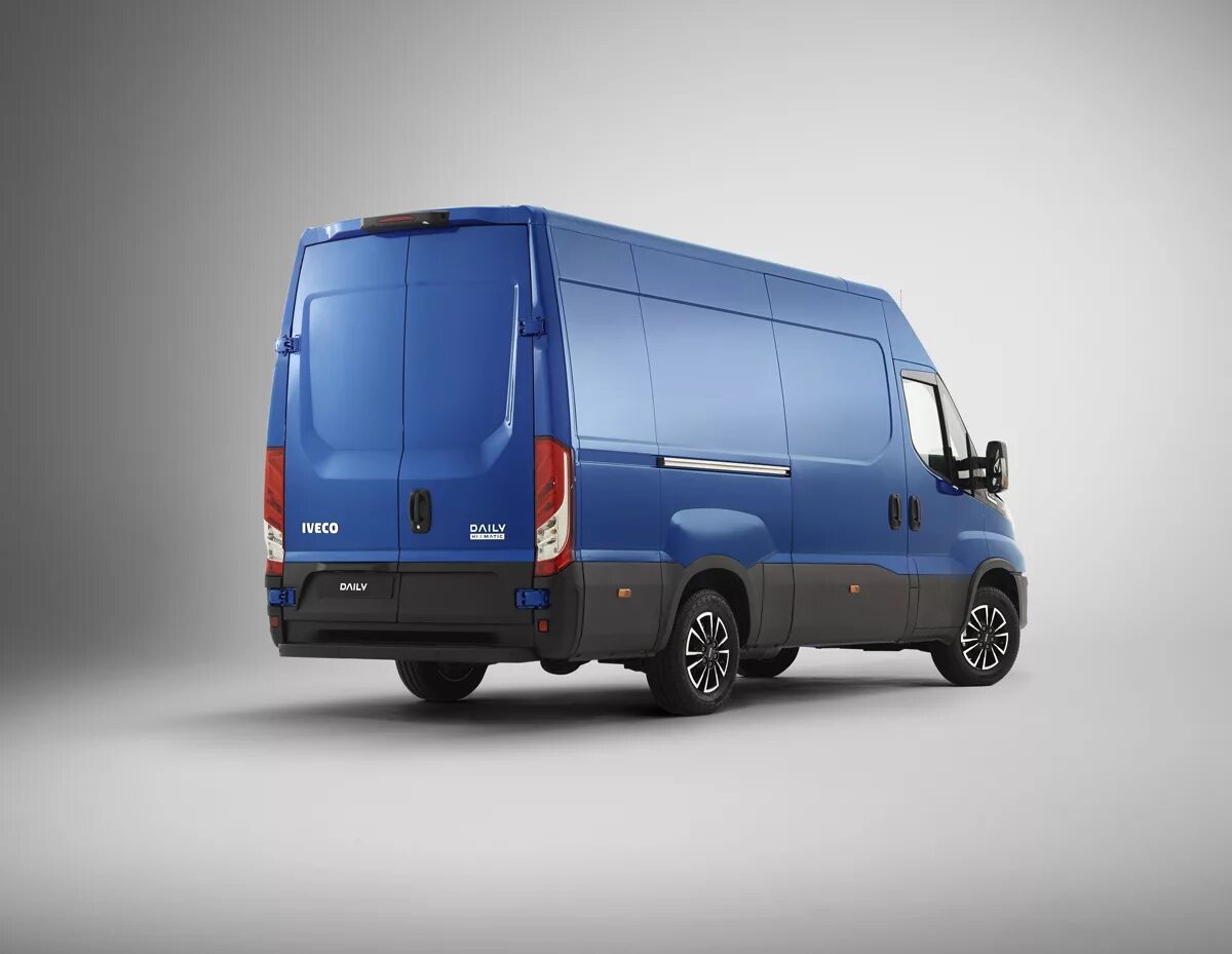 Ивеко Дейли фургон. Ивеко Daily фургон. Iveco Daily 35s18. Ивеко дейли пассажирский