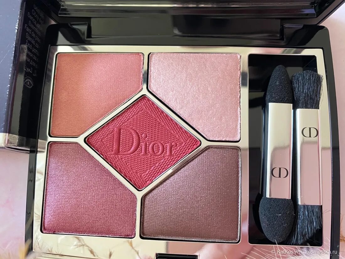 Dior 879. Тени диор красный Трафальгар. Диор тени 879. Тени диор 826.