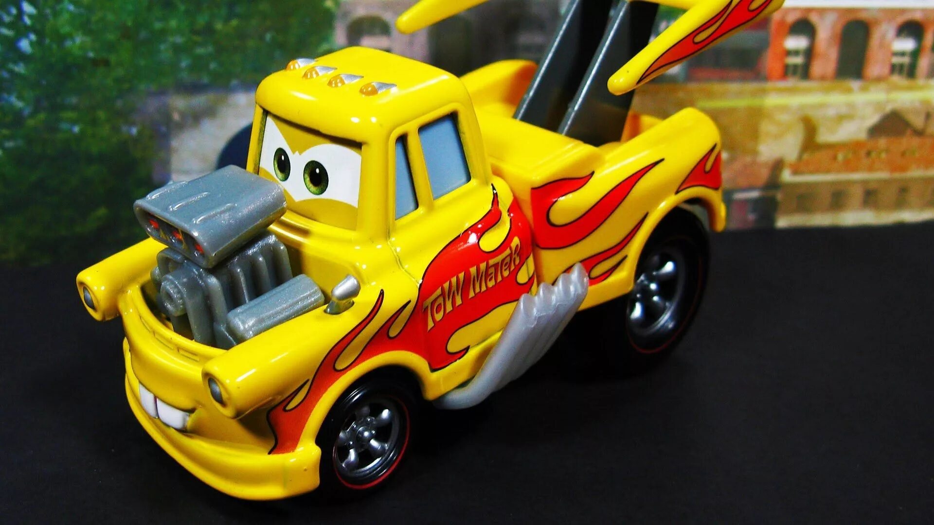 Видео про маквина. Тачки 2 Мэтр желтый. Тачки 2 Мэтр. Машинка Mattel cars Mater.