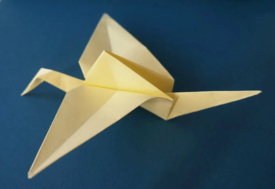 Оригами журавль простой. Оригами. Оригами Журавлик. Журавль из бумаги. Журавль оригами.