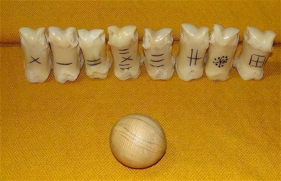 Кость игрушка. Монеты из свинца. Игральные кости из костей животных. Астрагалы игральные кости. Астрагал игральная кость.