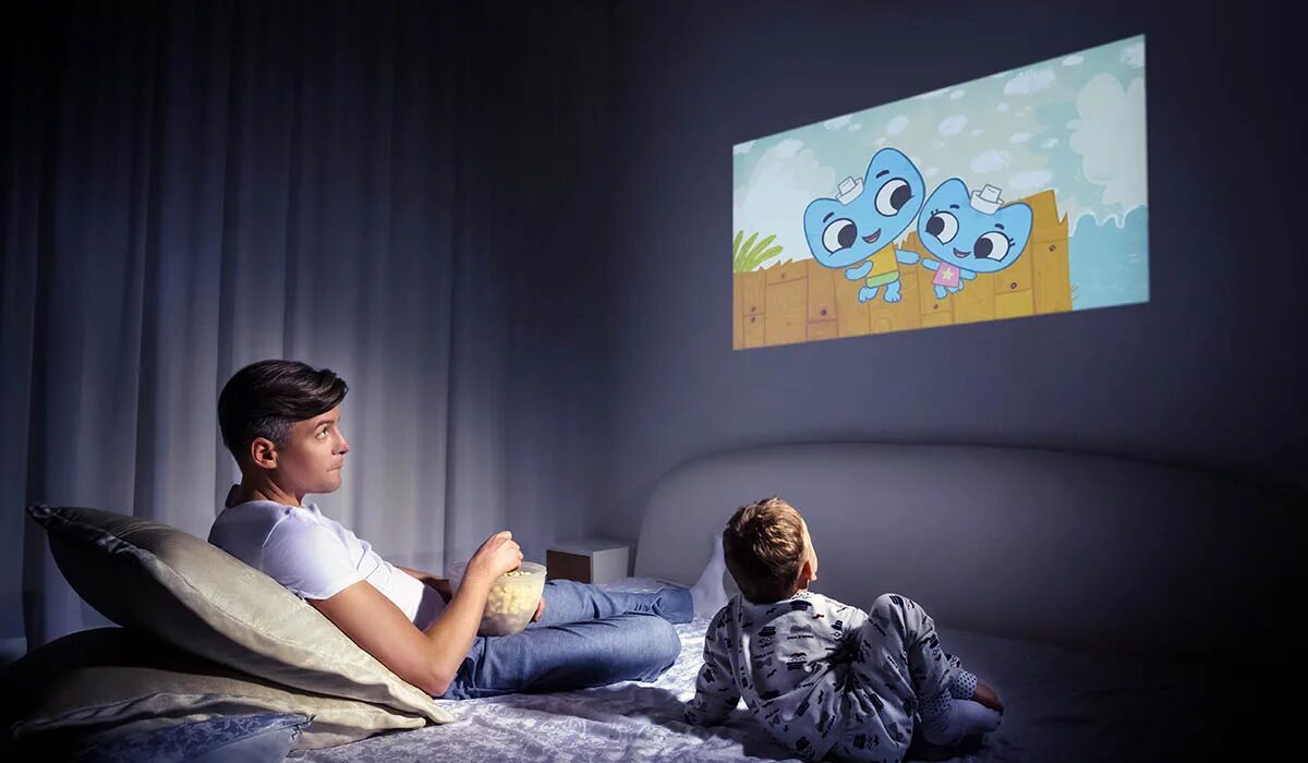 Можно вместе с видео. CINEMOOD проектор. Куб проектор CINEMOOD. Видеопроектор для детей. Проектор в интерьере детской.