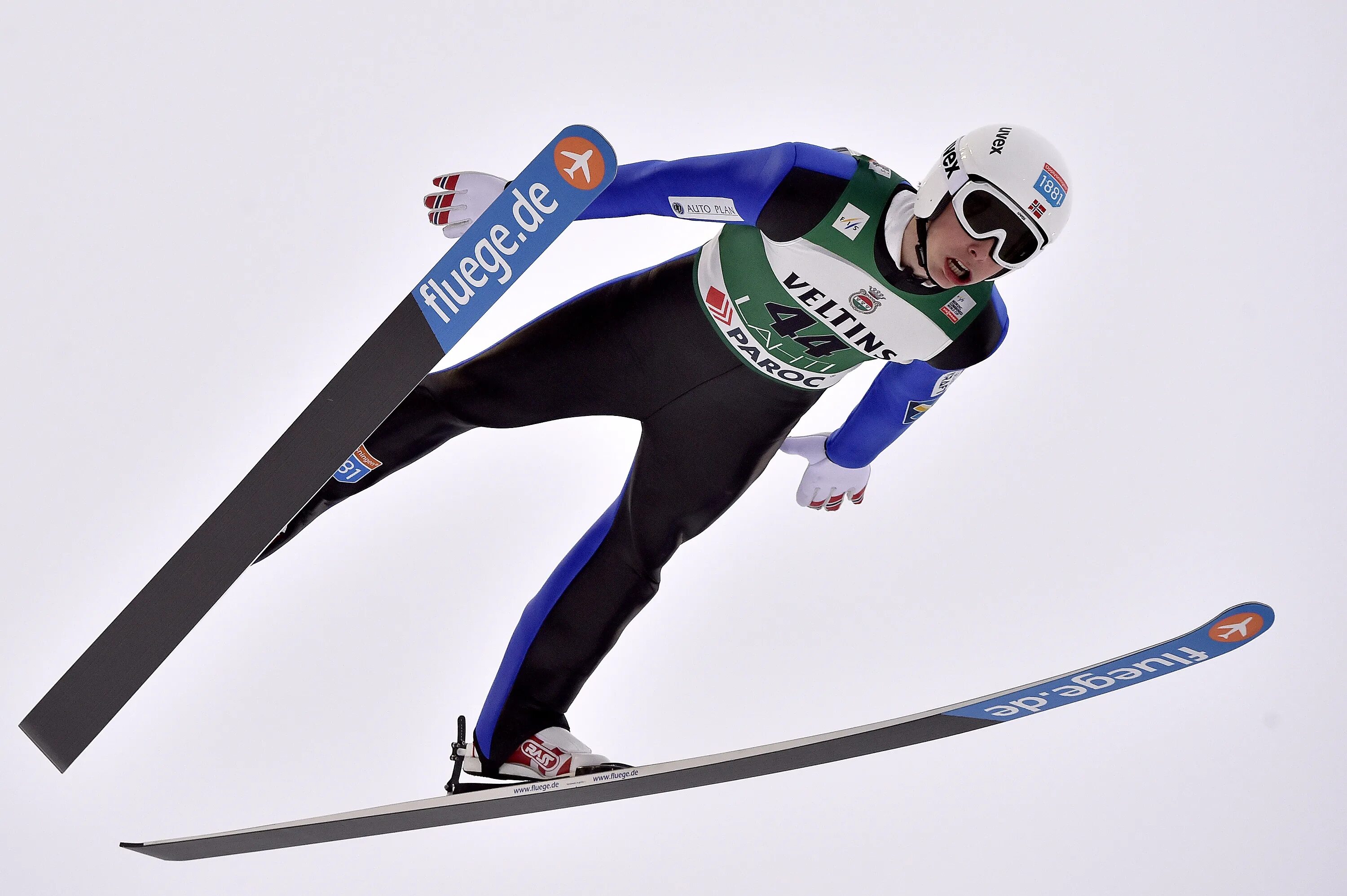 Первые прыжки с трамплина на лыжах. Ярл Магнус Рибер лыжное двоеборье. Лыжный спорт лыжное двоеборье. Лыднодвоеборье. Прыжки с трамплина на лыжах.
