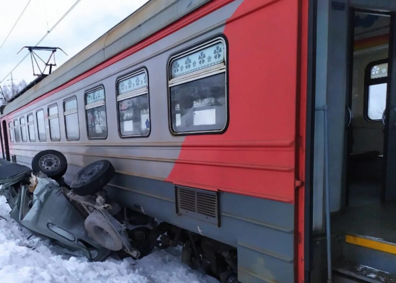 Новокузнецк Ахпун электричка. Поезд электричка. Электричка фото. 30 декабря 2015 год