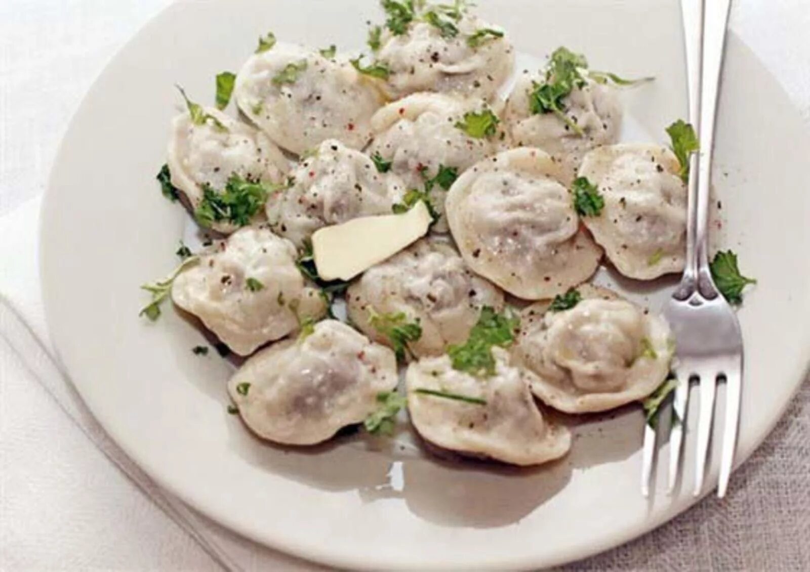 Пельмени фри. Пельмени домашние. Тарелка пельменей. Как вкусно сделать пельмени из говядины. Пельмени.