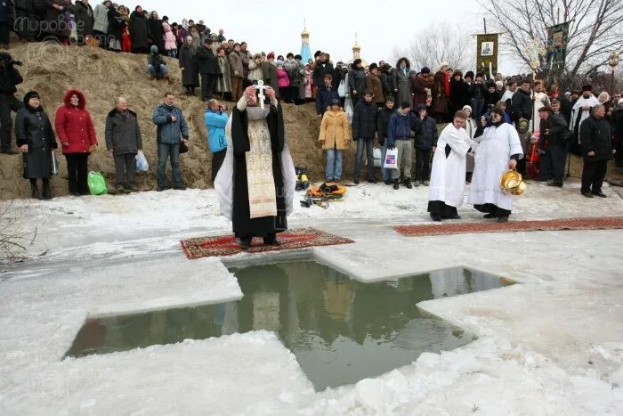 19 января крещение господа бога и спаса нашего иисуса христа. служба в церкви на крещение 19 января. бригада храм крещение. крещение господне (святое богоявление). чин великого освящения воды на крещение.