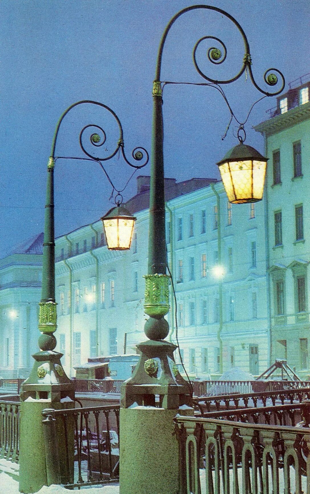 Питерские фонари. Питерские фонари. Фонари на фасаде дома. Фонари уличные питерские. Уличные фонари спб.