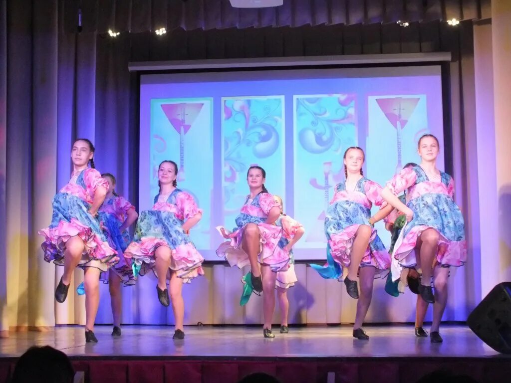 Рдк металлург. Покажи все коллективы в доме культуры ой в доме ну в дк арбатском. Рдк. Поселок светлый оренбургская область. Рдк металлург.