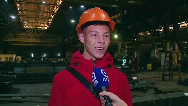 Через полтора после окончания университета катя вышла. Через полтора после окончания университета катя вышла