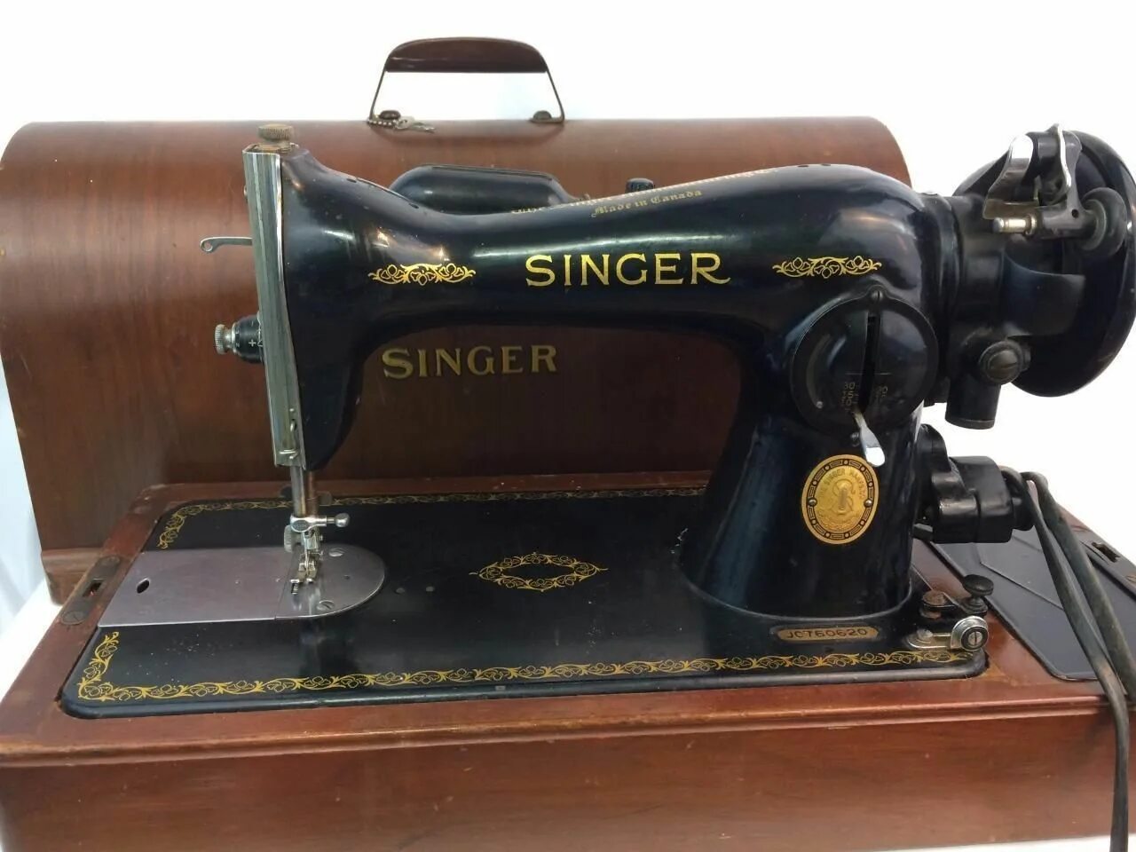 Ручная швейная машинка (Zinger super 2001). Швейная машинка Зингер 201. Зингер 160 черная швейная машинка. Зингер 201 швейная машинка 1940.