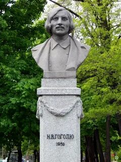 Гоголь памятник