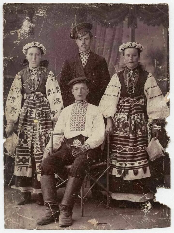 Украинская сср национальный костюм. Малороссийский костюм. Фотографии дореволюционной украины. Традиционная украинская одежда. Украинская национальная одежда 17 век.