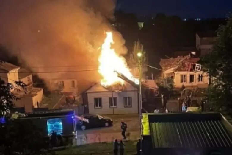 Нападение на белгородскую и курскую области. Обстрел Белгорода на улице Маяковского. Обстрел Белгорода 3 июля. Белгород обстрел. Белгород обстрел города.