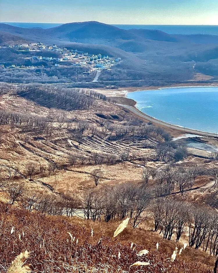 Погода новый приморский край. Бухта прозрачная находка. Приморское озеро. Город находка вид с сопки на Рицу. Озеро Приморское Рица.