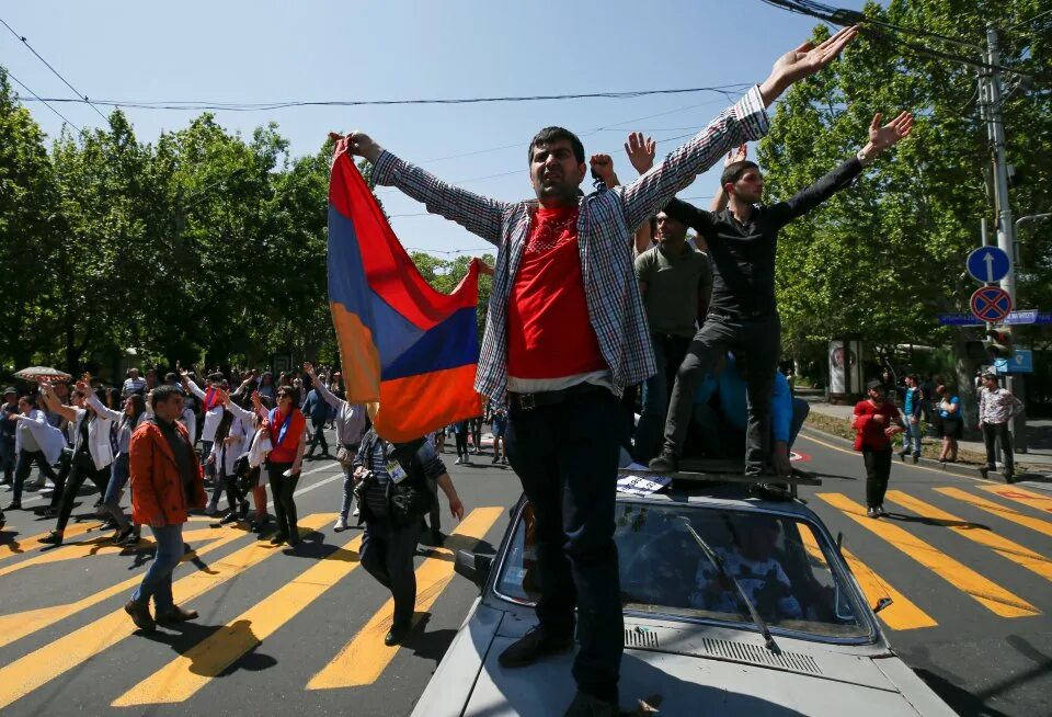 2013 Armenian protests. Armenians protests. FC leader Yerevan. Russia Armenia Lessons. Против действующей власти